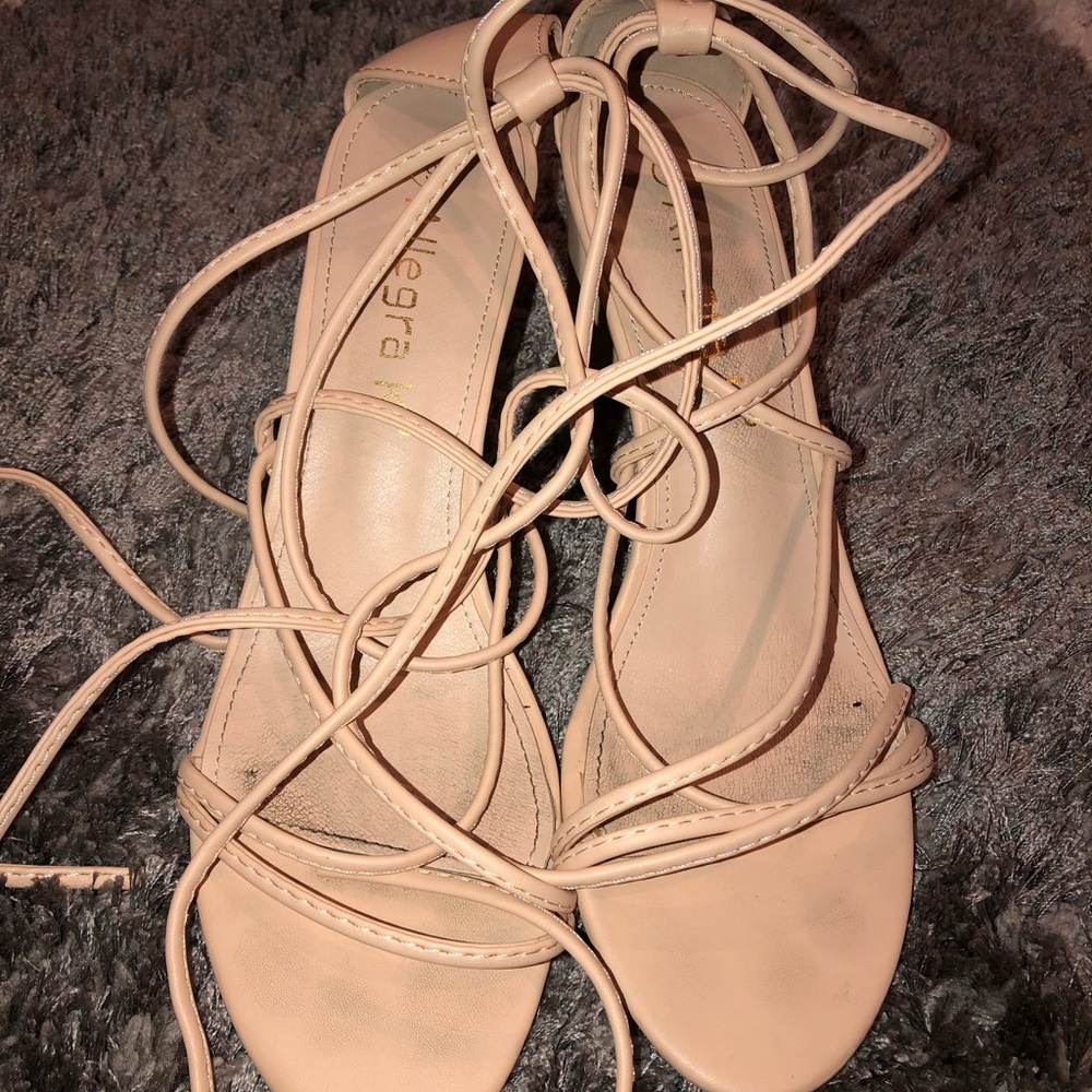 *SOLD* Tie Up Chunky Heels